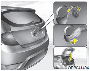 Hyundai Accent: Opening the tailgate. 