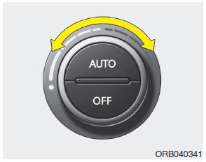 Hyundai Accent: Automatic heating and air conditioning. 2. Turn the temperature control knob to set the desired temperature.