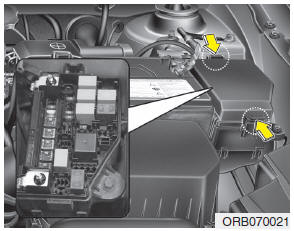 Hyundai Accent: Engine compartment fuse replacement. 1. Turn the ignition switch and all other switches off.